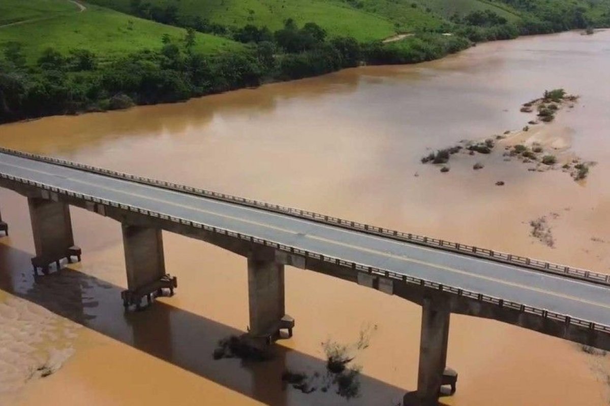 Ponte sobre o Rio Jequitinhonha será parcialmente liberada para veículos leves a partir desta quarta (18)