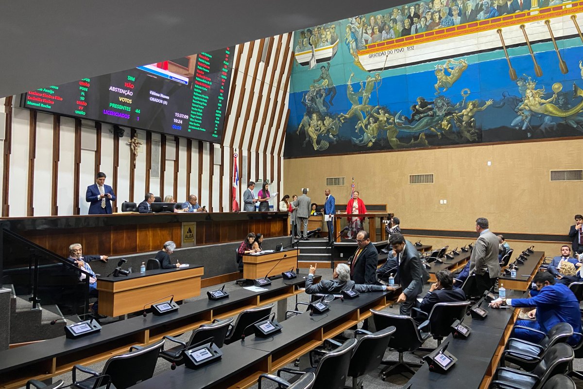 Alba aprova Lei de Diretrizes Orçamentárias de 2026 e dá início a recesso