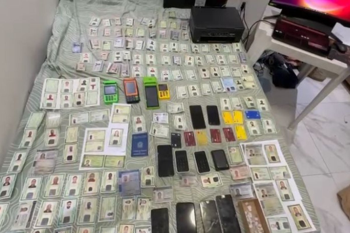 Polícia Civil cumpre mandados contra grupo especializado em fraudes eletrônicas; alvos utilizavam documentos falsos e deepfake para aplicar golpes