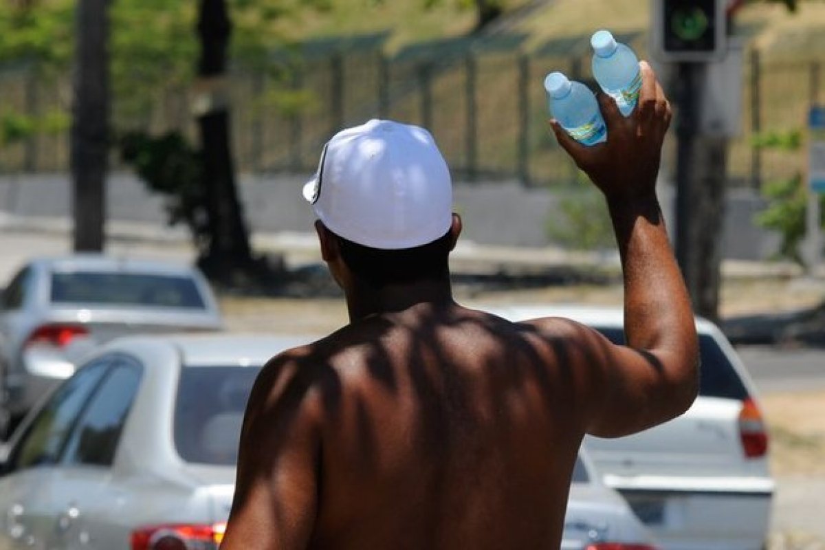 Trabalho informal atinge 38,4 milhões de pessoas no Brasil