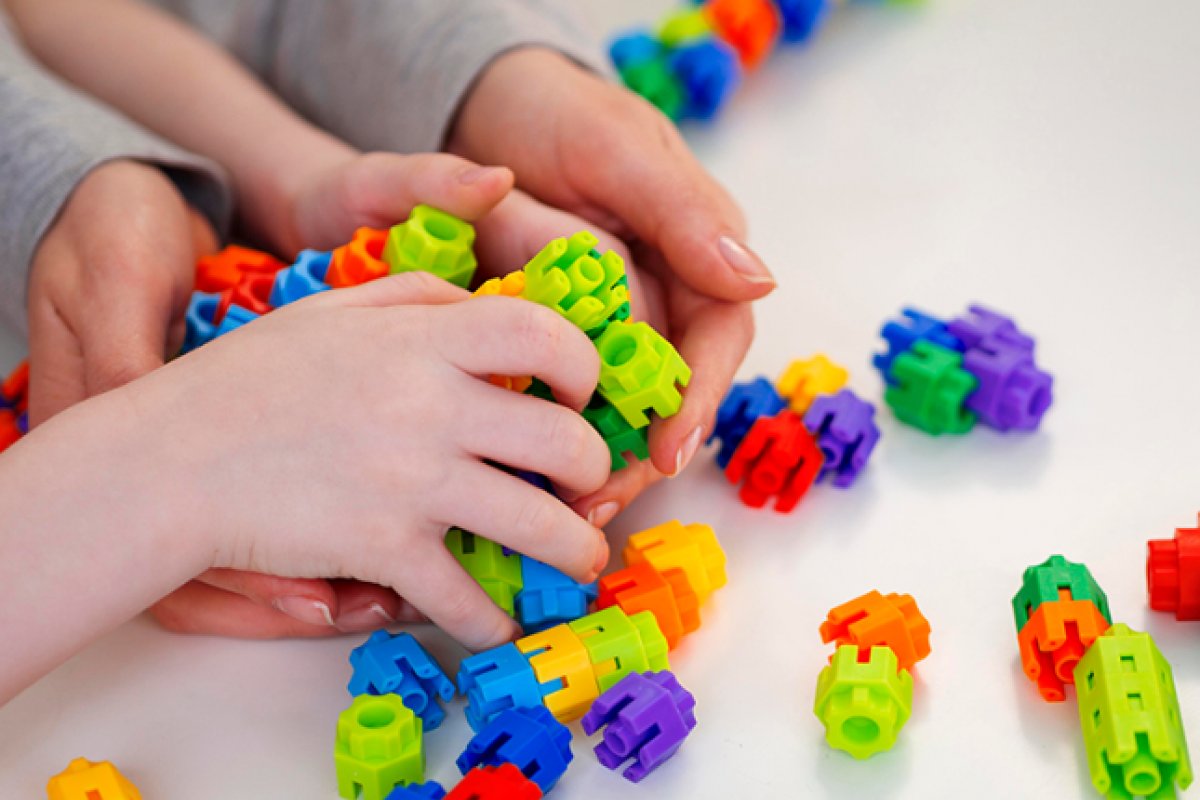 Vídeo: Desinformação sobre autismo sobe 15.000% e chama atenção no Dia do Orgulho Autista