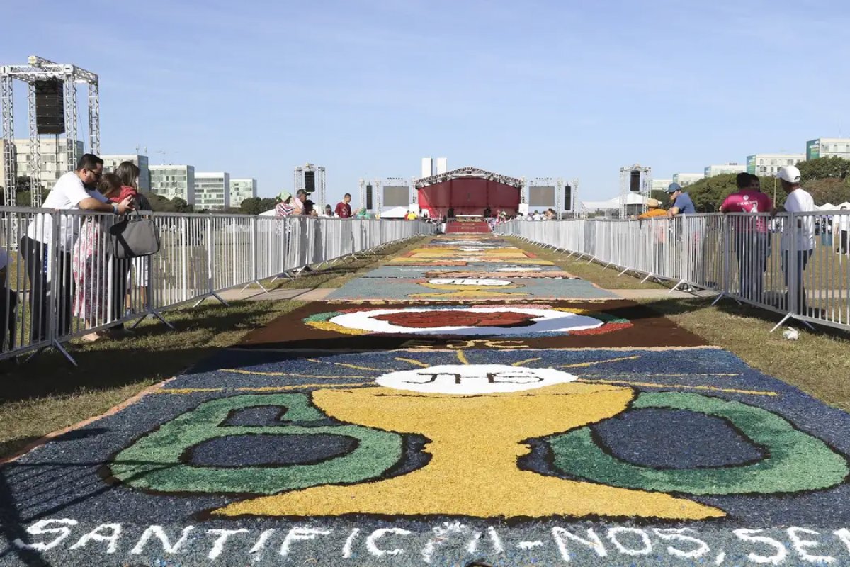 Corpus Christi é ponto facultativo no Brasil; veja onde a tradição dos tapetes ainda resiste