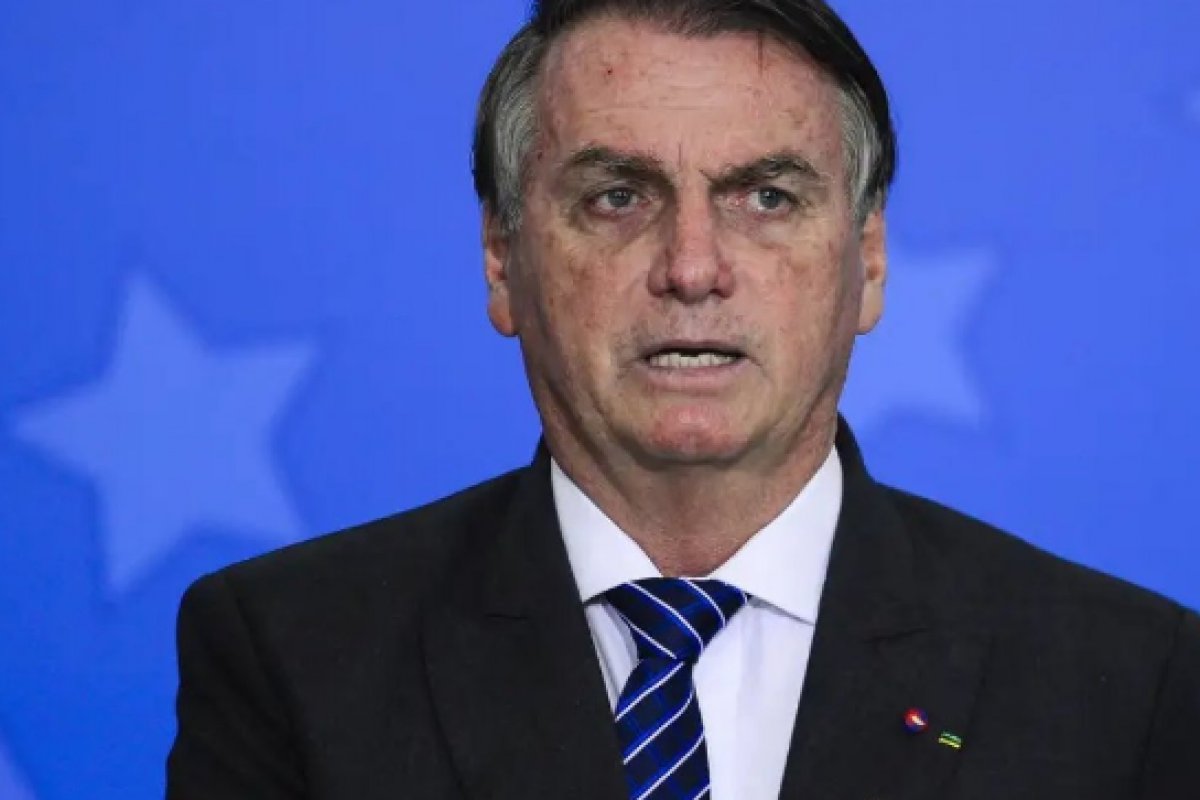Bolsonaro é internado para realizar bateria de exames neste sábado