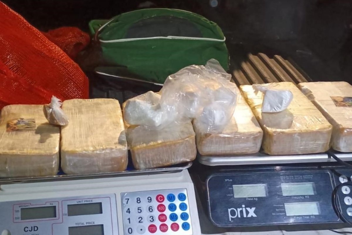 Polícia apreende drogas e prende mulher no distrito de Camaçari