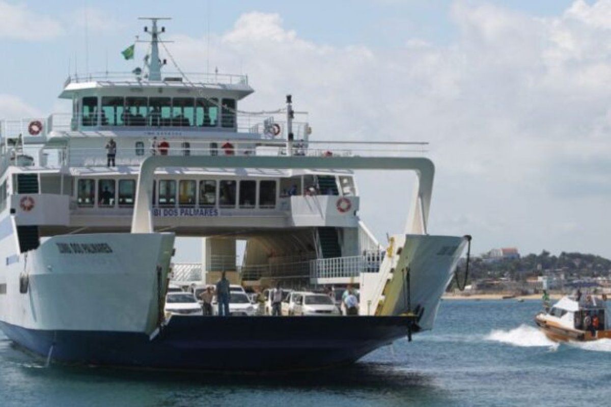 Ferry-boat tem espera de até 3 horas no terminal de São Joaquim neste domingo (22)