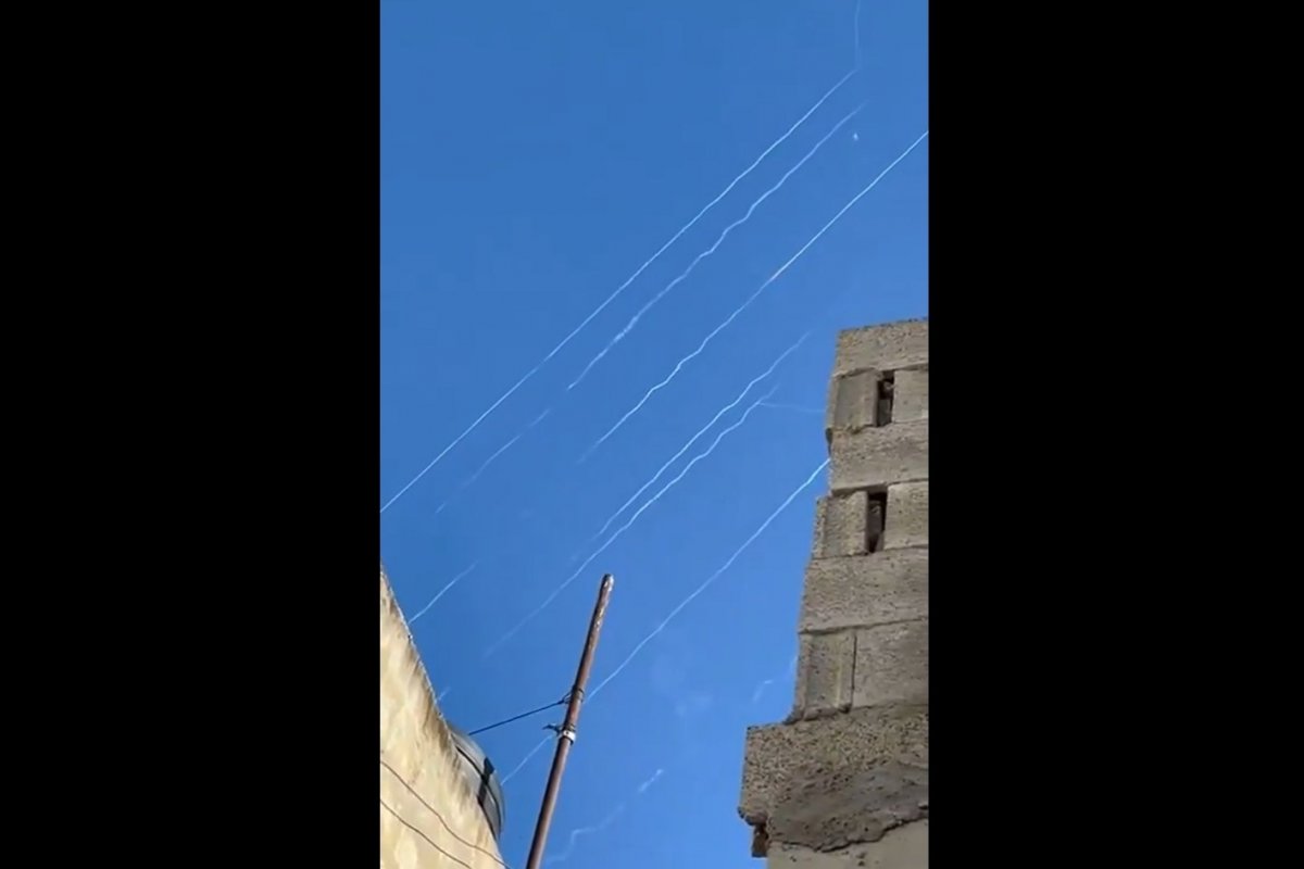 Irã ataca Israel, promete revide a Trump e pede ajuda a Putin