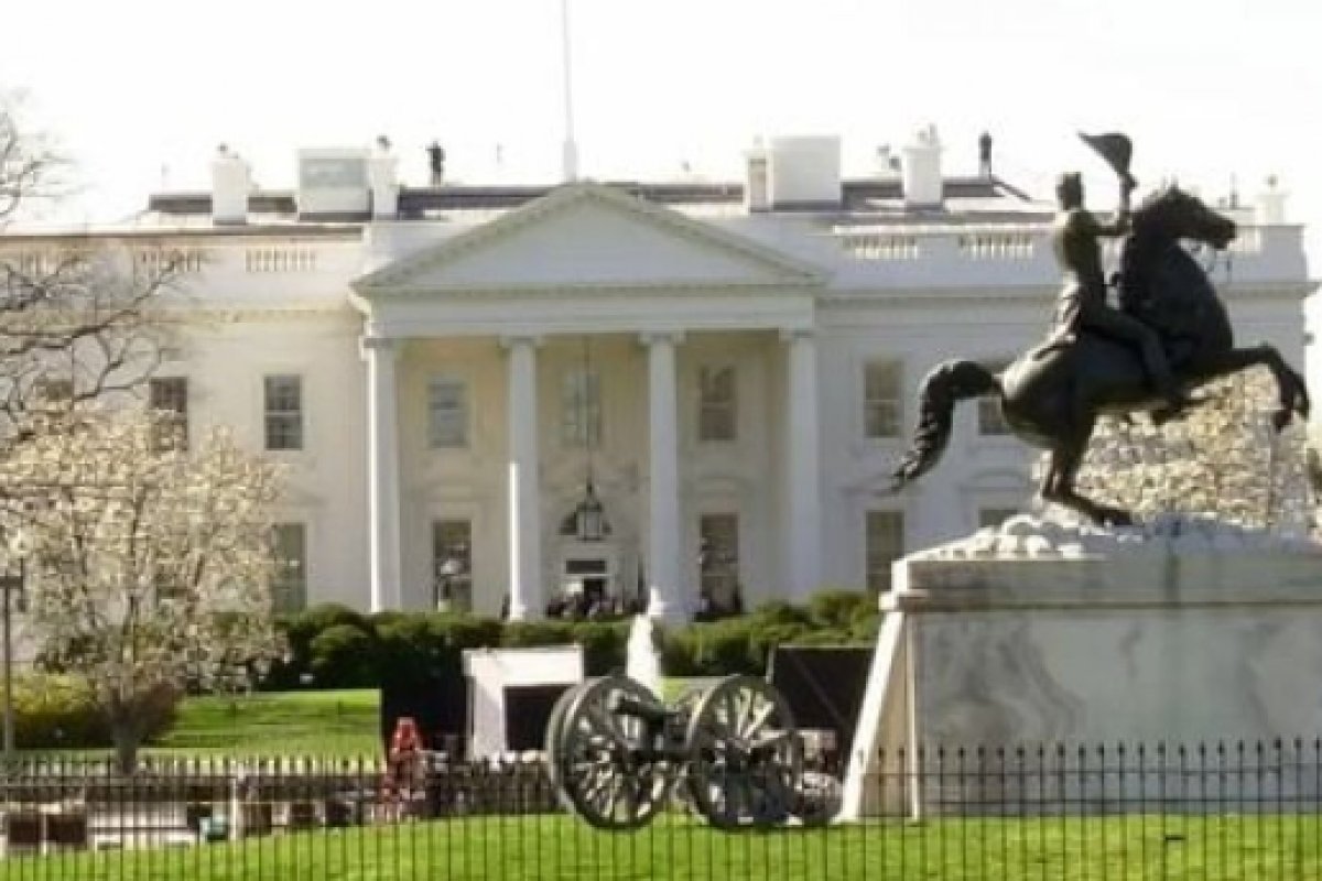 "Preparem-se para se abrigar por longos períodos", diz os EUA a americanos no Irã