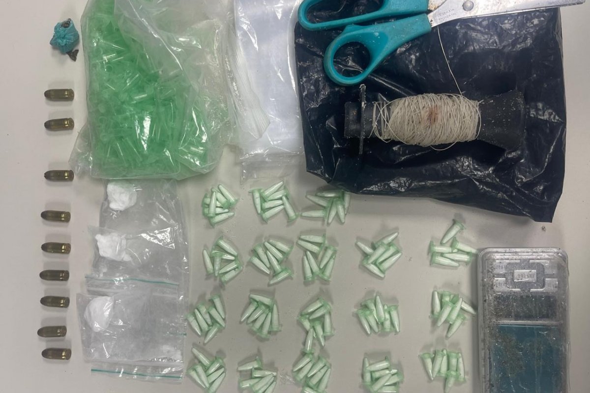 PM prende suspeito de tráfico de drogas durante patrulhamento em Camaçari