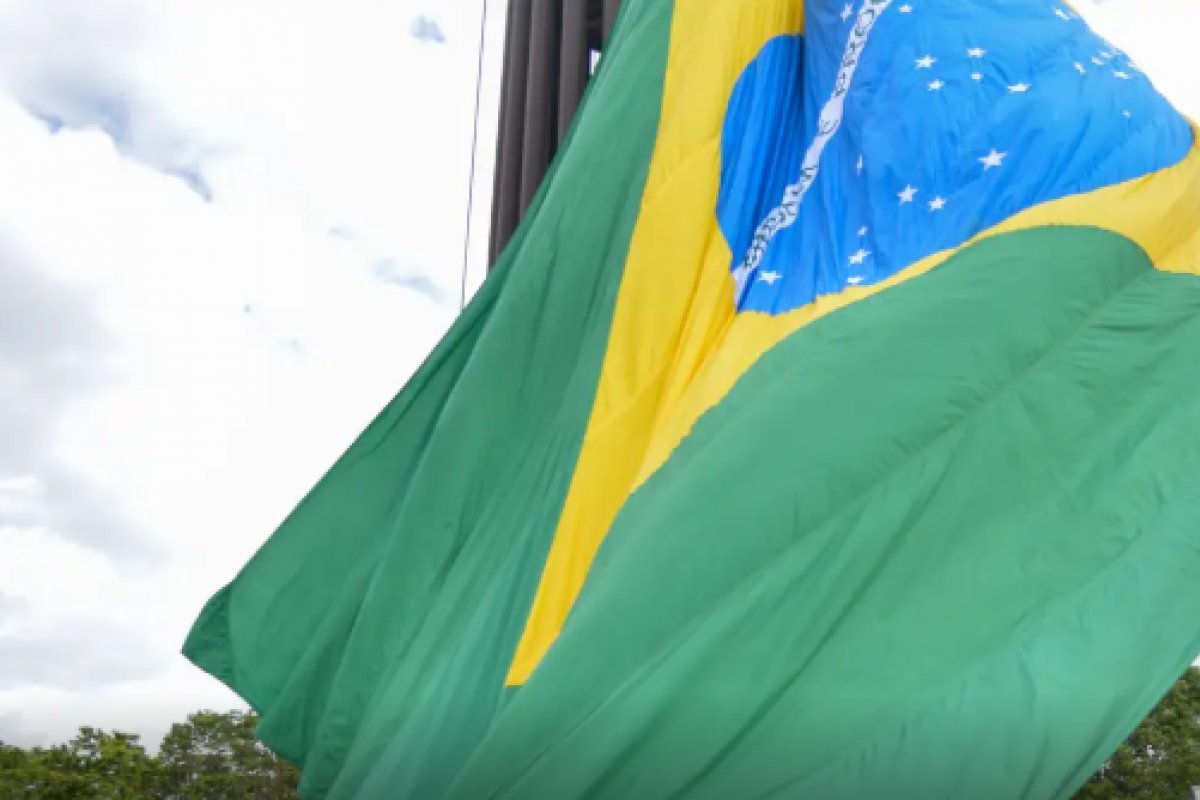 Brasil avança em ranking de competitividade, mas desempenho estrutural segue fraco