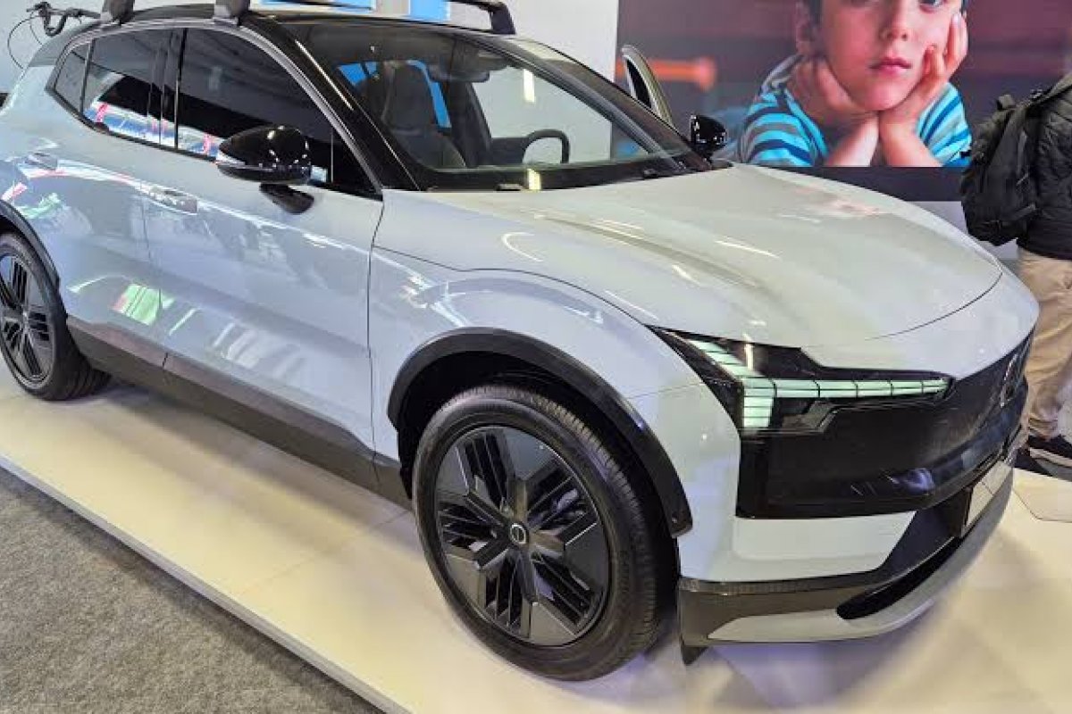 Volvo lança nova versão Cross Country da linha EX30