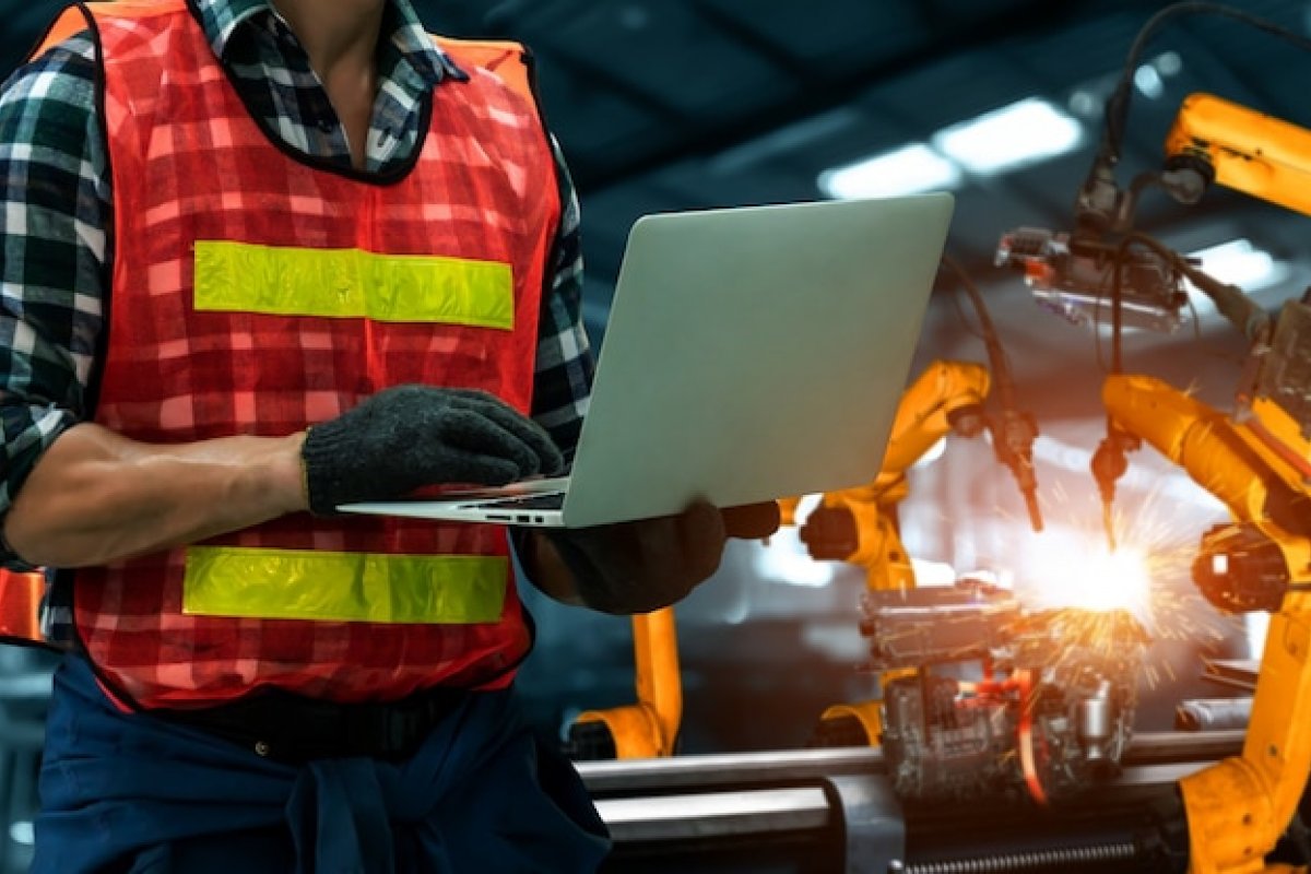 Rejeição à CLT impulsiona apagão de mão de obra na indústria