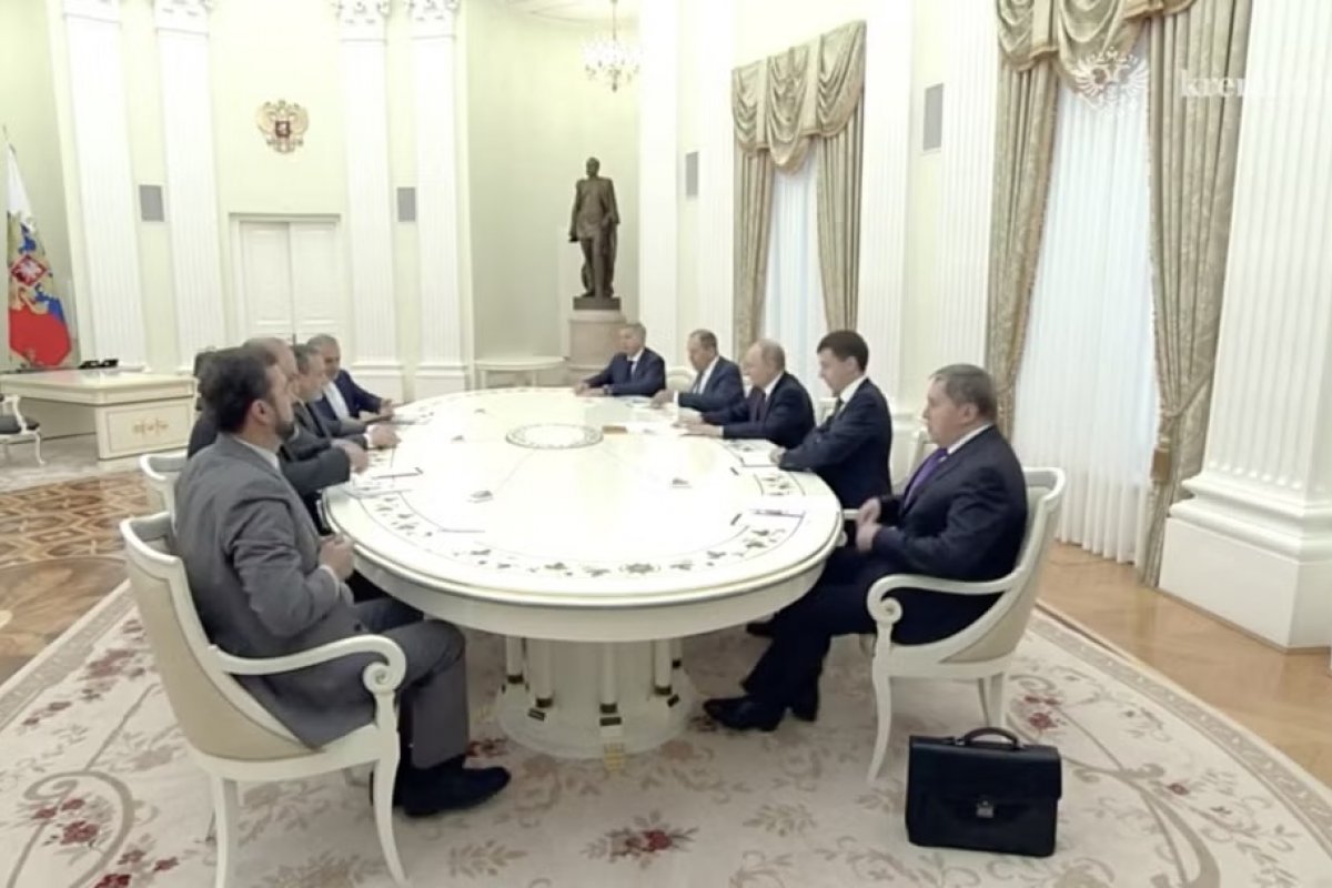 Putin se reúne com ministro do Irã em Moscou, após ataques dos EUA