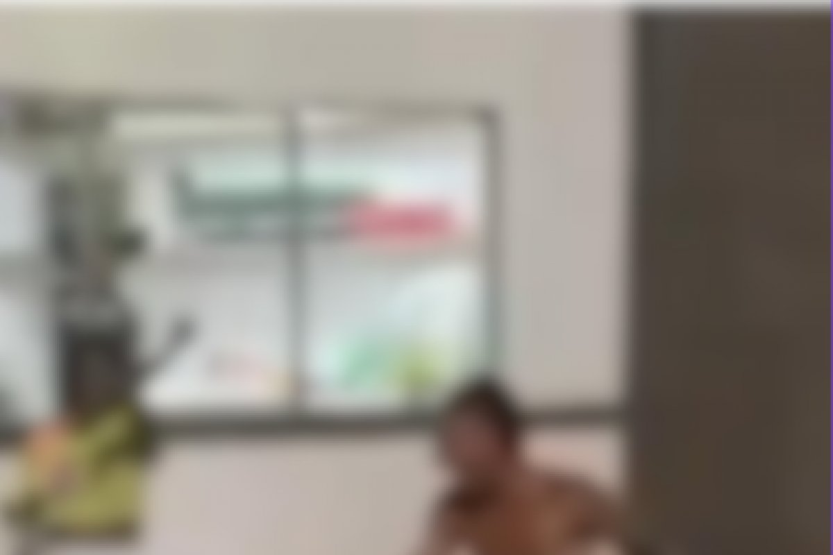 Vídeo: jovem tem dedo amputado e mão dilacerada após explosão de espada junina na Bahia