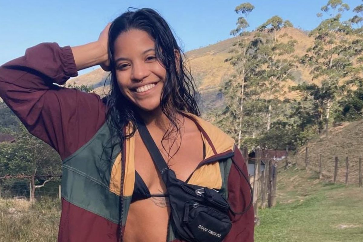 Brasileira presa em vulcão na Indonésia é vista imóvel 500 metros penhasco abaixo