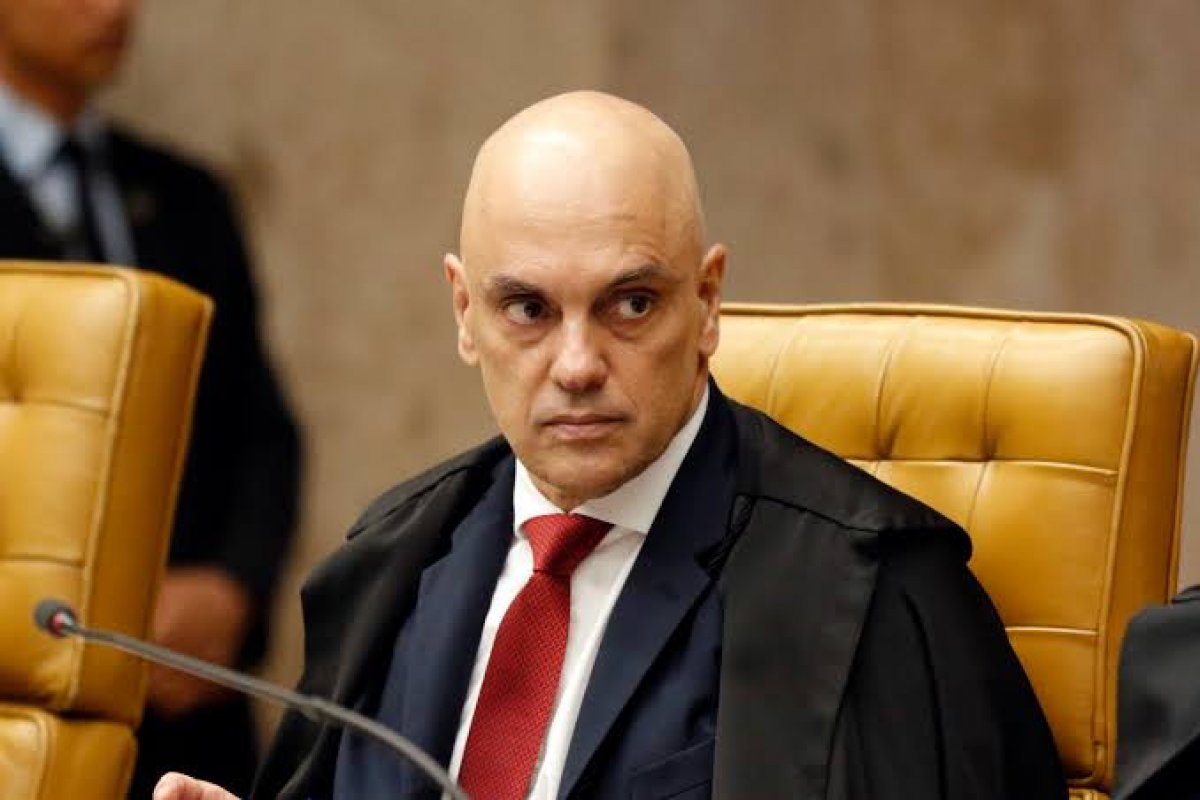 Moraes é alvo de questionamentos após veto a gravar acareação alegando risco de vazamento