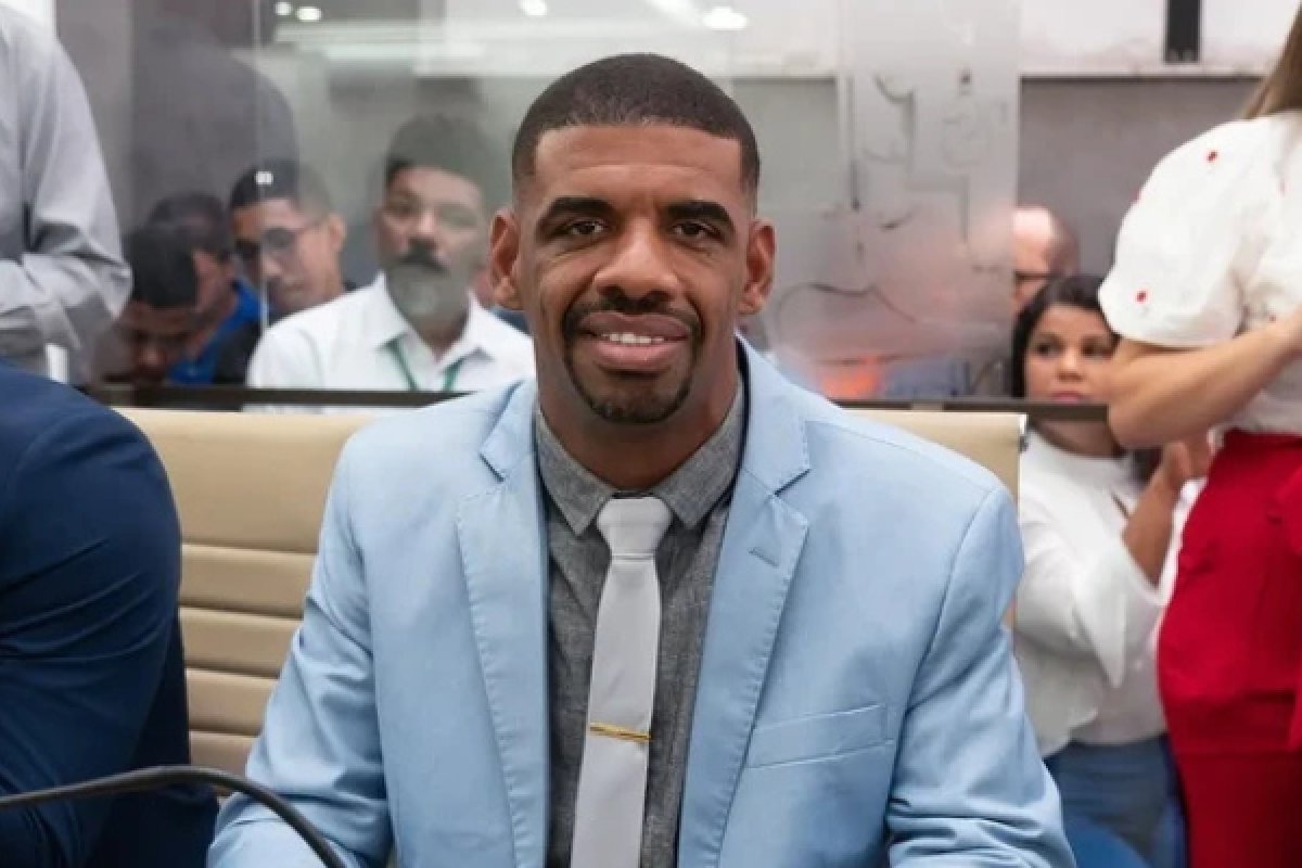 Vereador suspeito de tentativa de feminicídio deve retomar mandato na Câmara de SAJ nesta quarta (25)