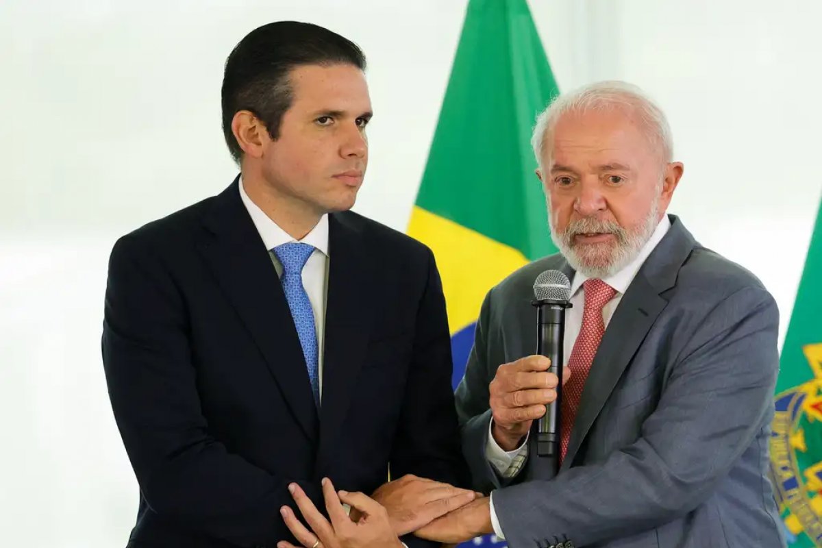 Hugo Motta surpreende governo Lula ao pautar para esta quarta-feira (25) derrubada do decreto sobre IOF