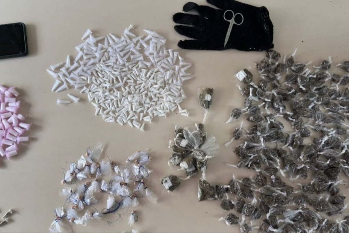 PM apreende drogas e prende foragido durante operação em Tancredo Neves