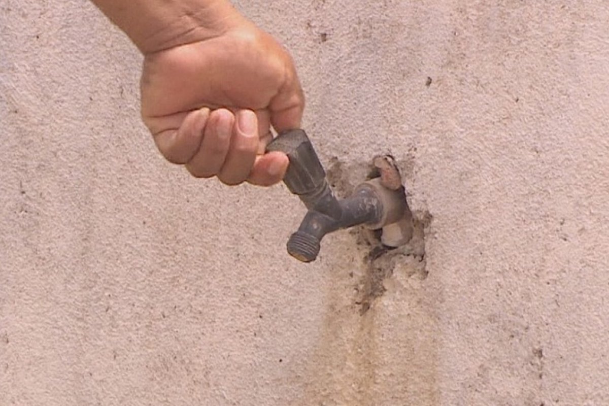 Bairros de Salvador ficam sem água neste domingo (16)