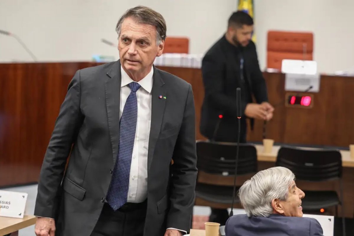 Bolsonaro fala sobre processos e inelegibilidade durante encontro com aliados