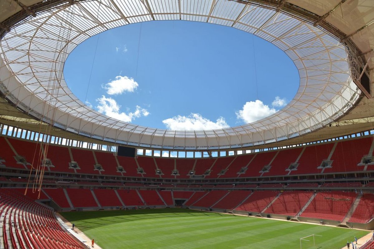 Flamengo x Atlhetico-PR se enfrentam pela Supercopa