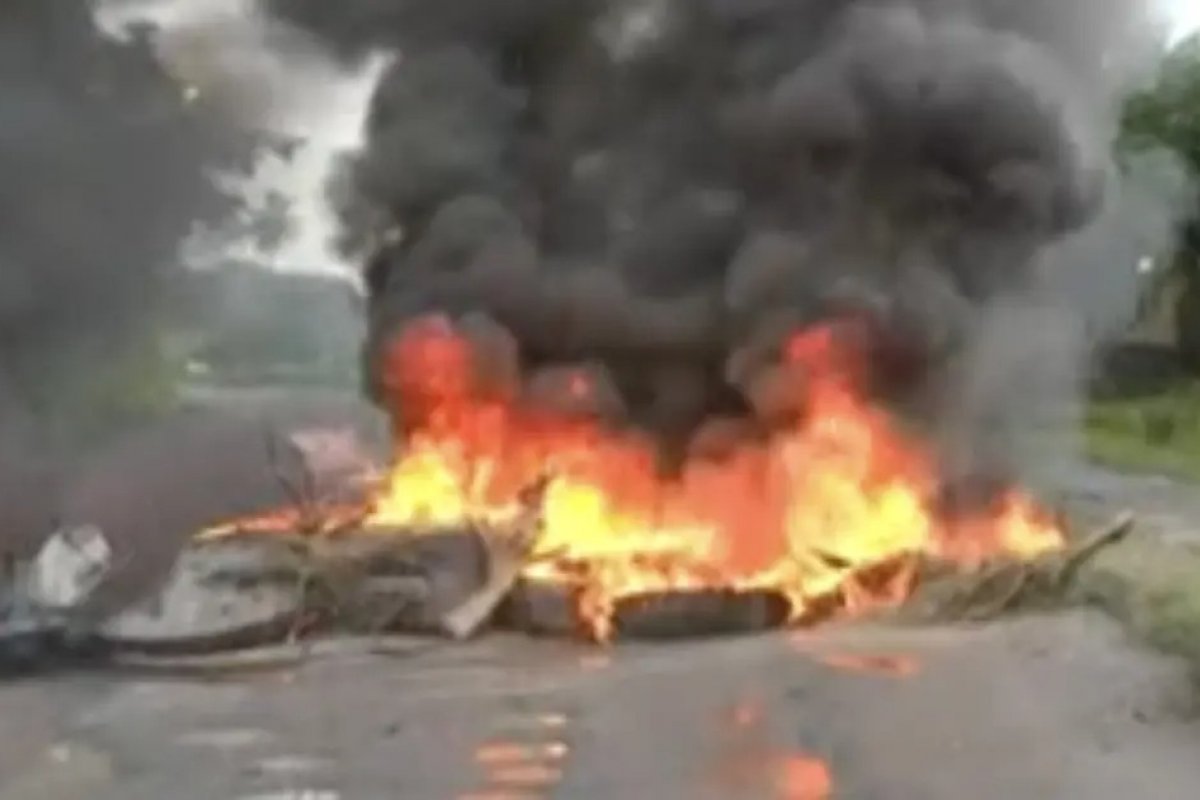 Moradores bloqueiam estrada do Derba em protesto contra condições da rodovia