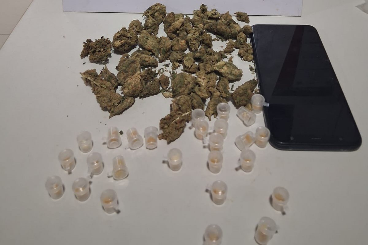 PM prende suspeito de tráfico de drogas no Tororó