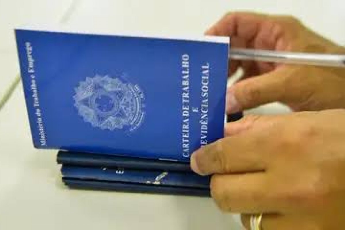 Desemprego recua a 6,2% e tem menor taxa até maio na série histórica