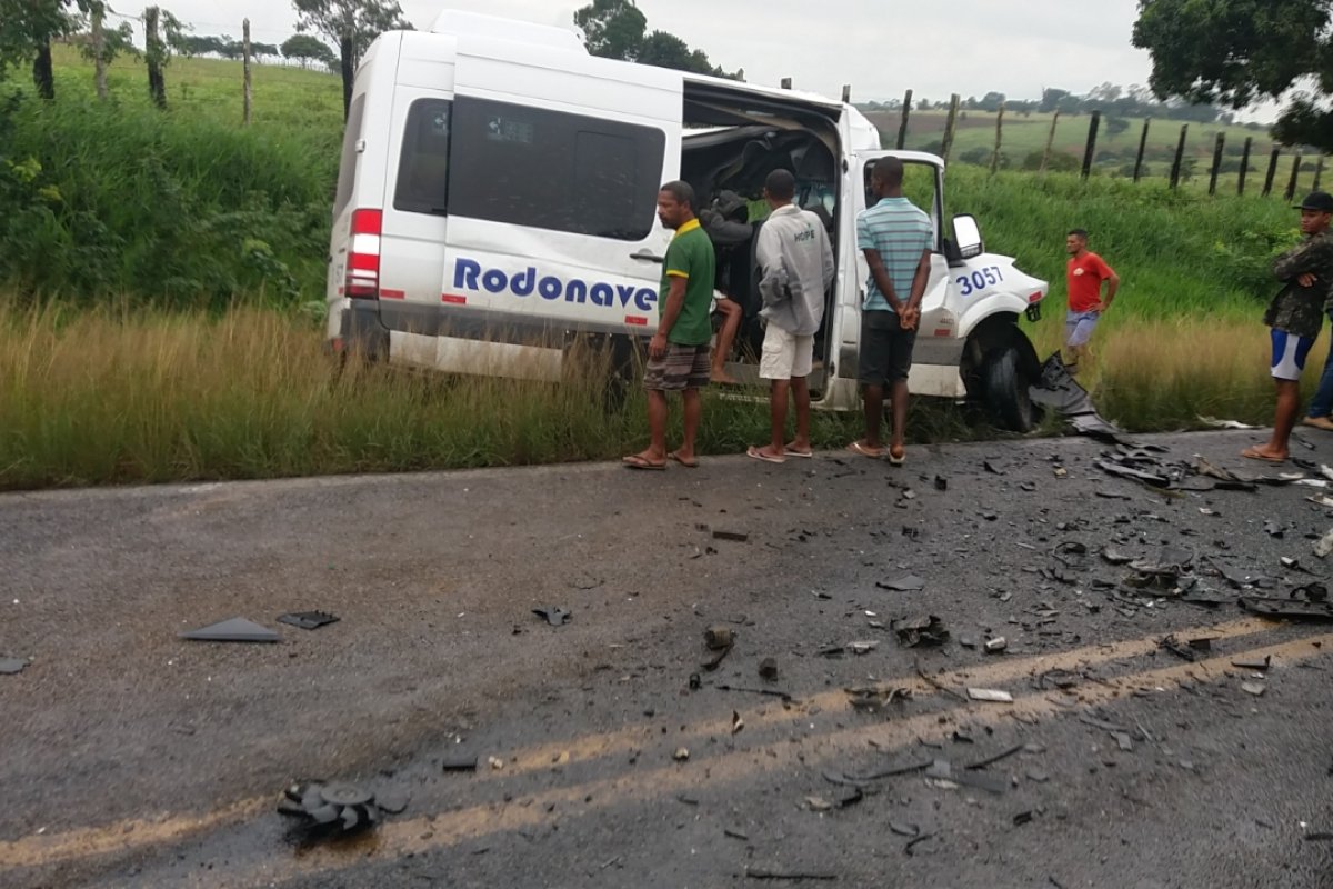 Grave acidente deixa mortos na estrada de Feira de Santana