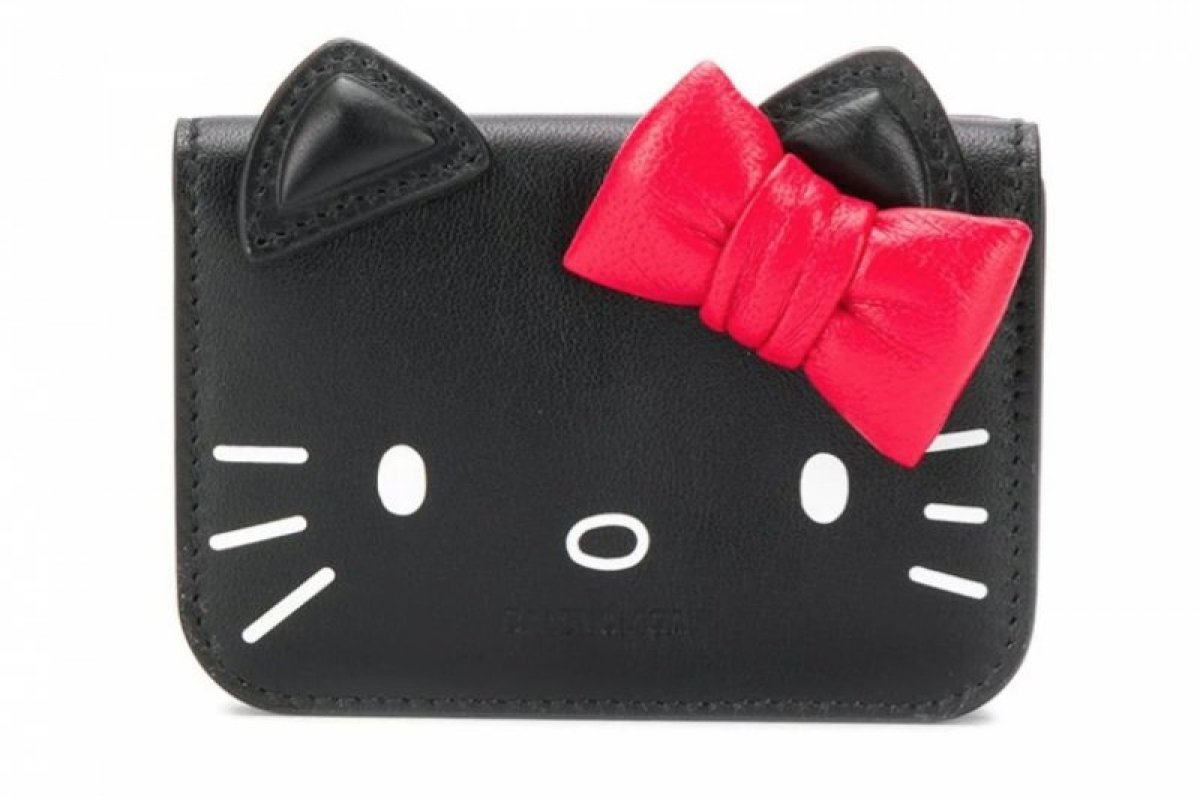 Grife Balenciaga assina coleção com Hello Kitty