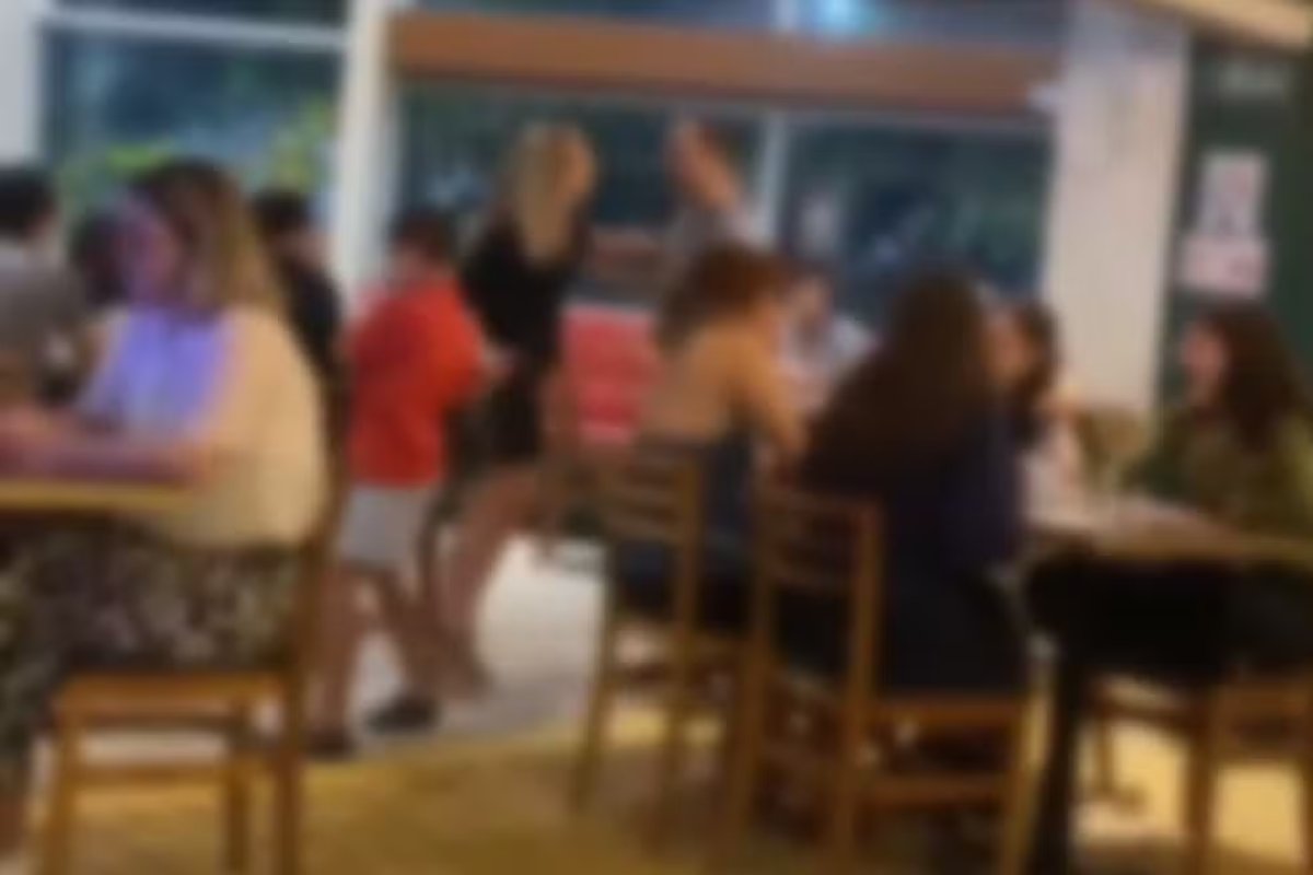 Vídeo: confusão entre ex-casal tem tapas, empurrões e criança agredindo mulher em restaurante no Recife