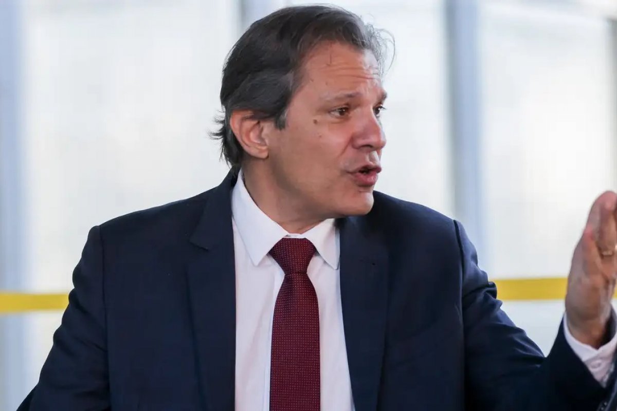 Haddad defende corte de ao menos R$ 15 bi nos gastos tributários e aumento do IOF para fechar as contas
