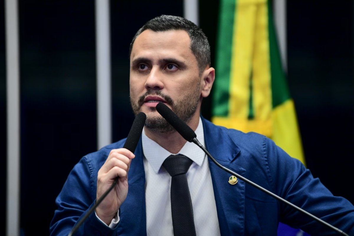 Senador Cleitinho critica gastos com aumento no número de deputados federais: "Como a gente tem moral de apontar o dedo para o governo?"