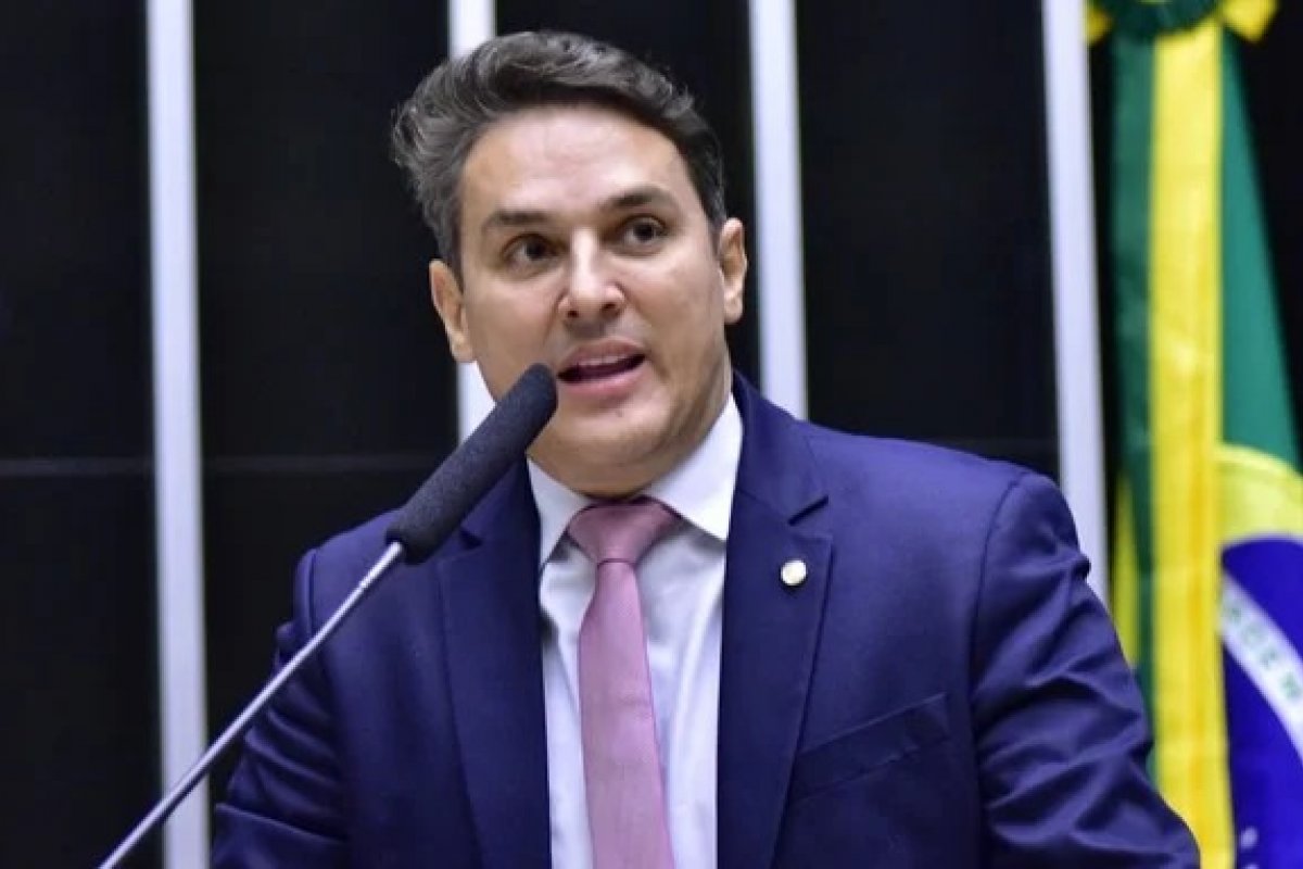 Oposição ameaça travar pautas após Lula acionar STF sobre IOF