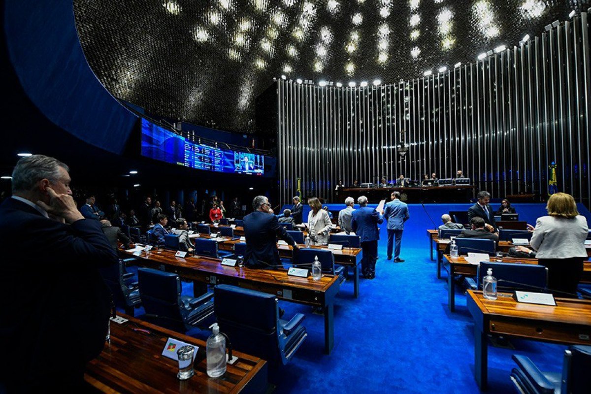 Senado aprova MP que eleva receitas da União com petróleo em meio a embate com governo