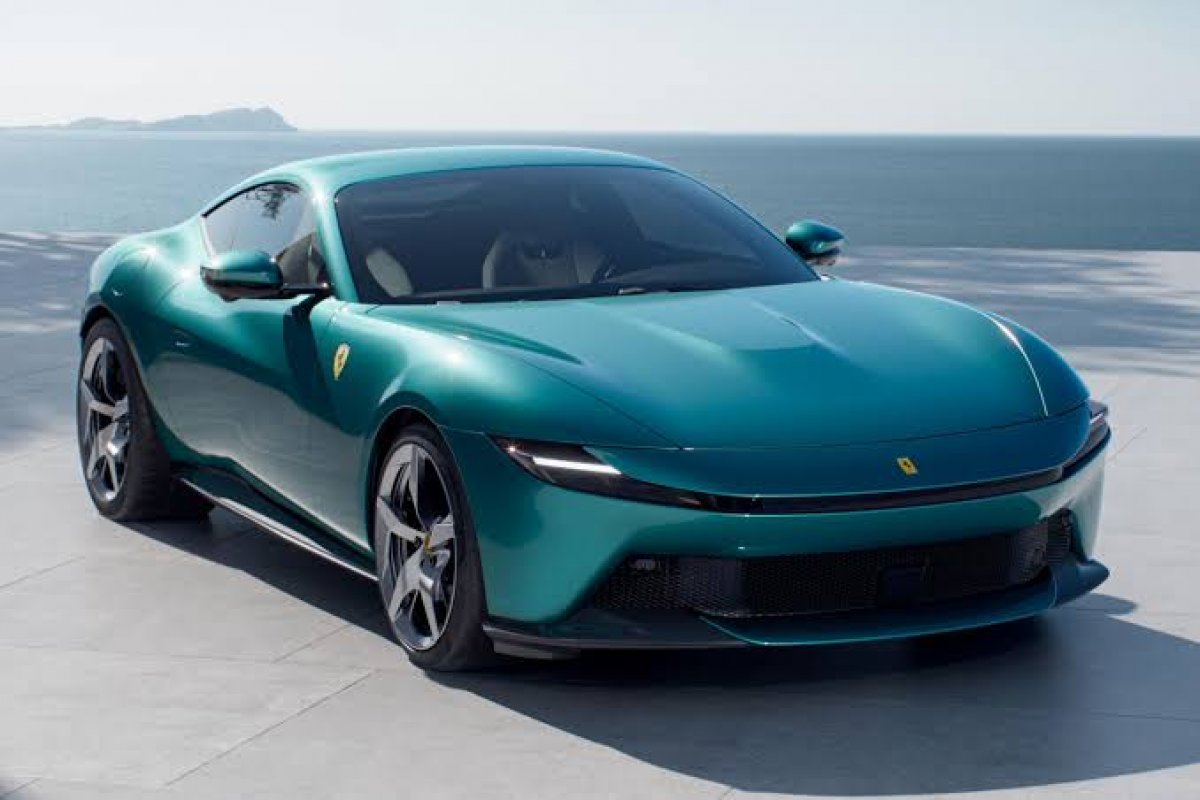 Ferrari apresenta sucessor do Roma com motor V8 de 631cv