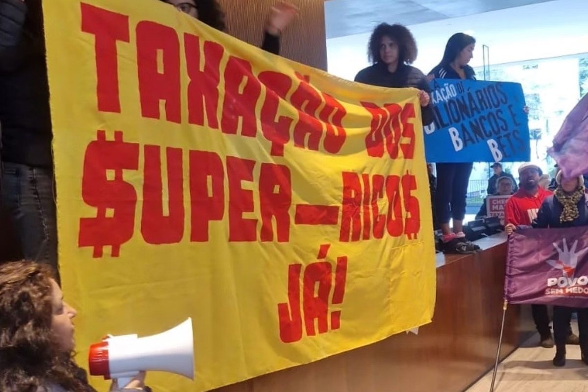 Vídeo: manifestantes invadem sede do Itaú em SP cobrando taxação de super-ricos