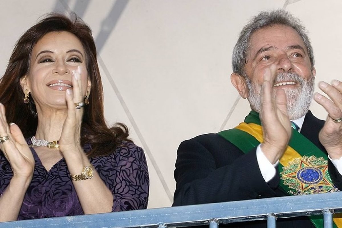 Lula visita Cristina Kirchner em prisão domiciliar durante viagem oficial à Argentina
