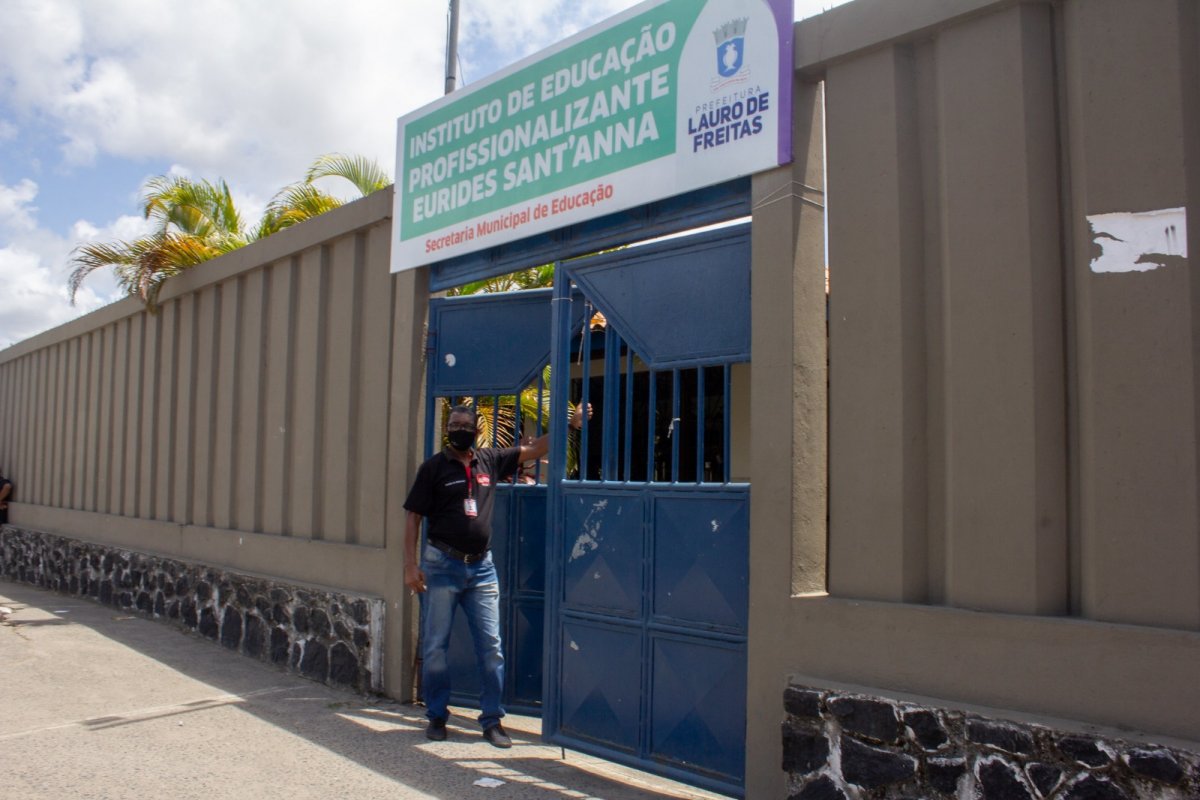 Professores de Lauro de Freitas deflagram greve por tempo indeterminado por reajuste salarial