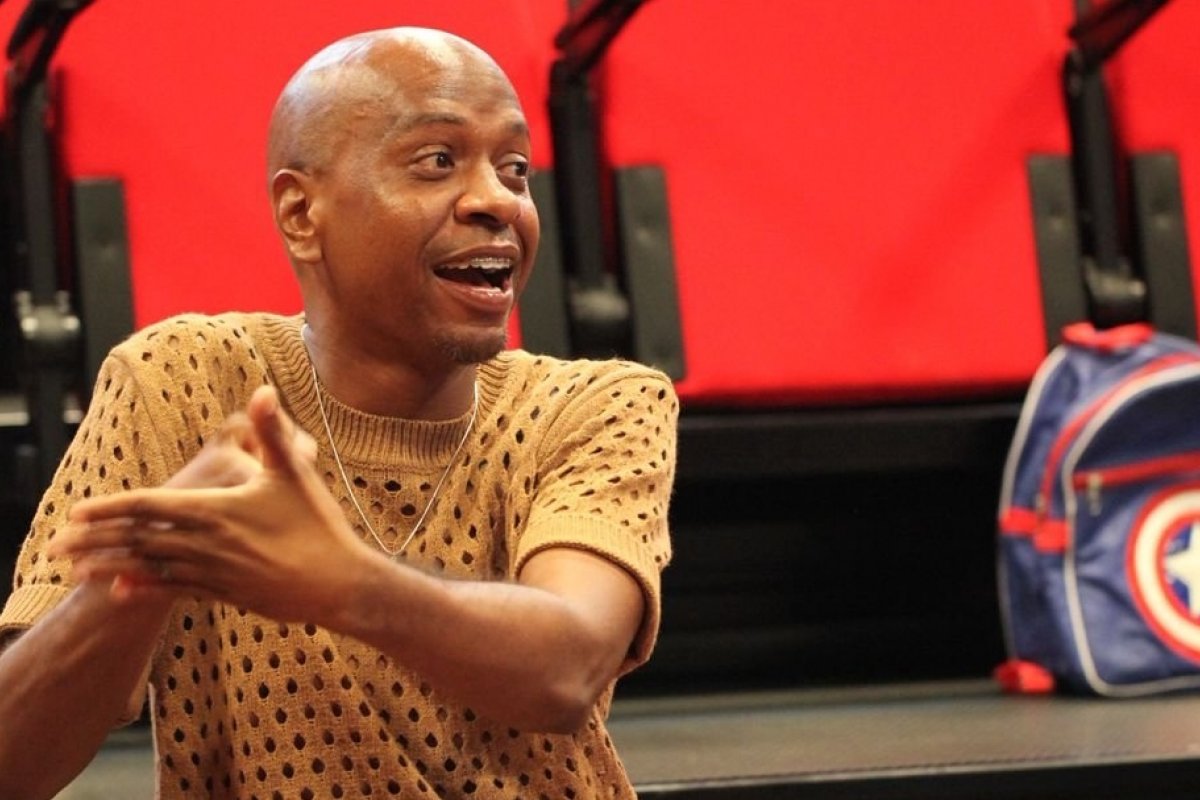 Oficina de teatro gratuita para pessoas surdas e com deficiência auditiva acontecerá na capital baiana!