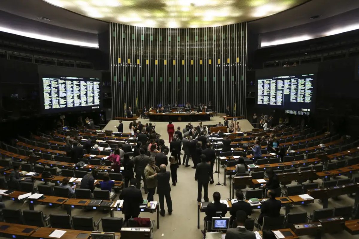 "Congresso da mamata" foi o termo mais mencionado em publicações sobre o cenário econômico brasileiro, diz levantamento