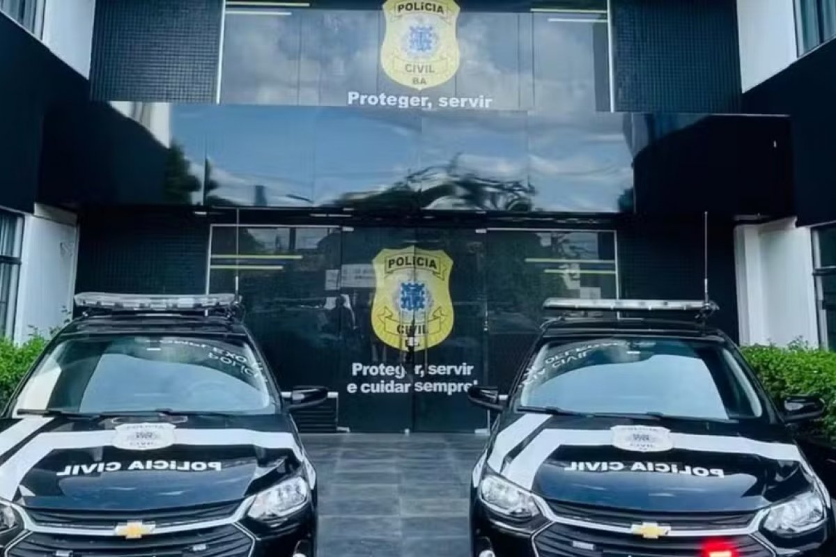 Homem é preso suspeito de participar de ataque a tiros que deixou 4 pessoas feridas durante festa em condomínio na Bahia