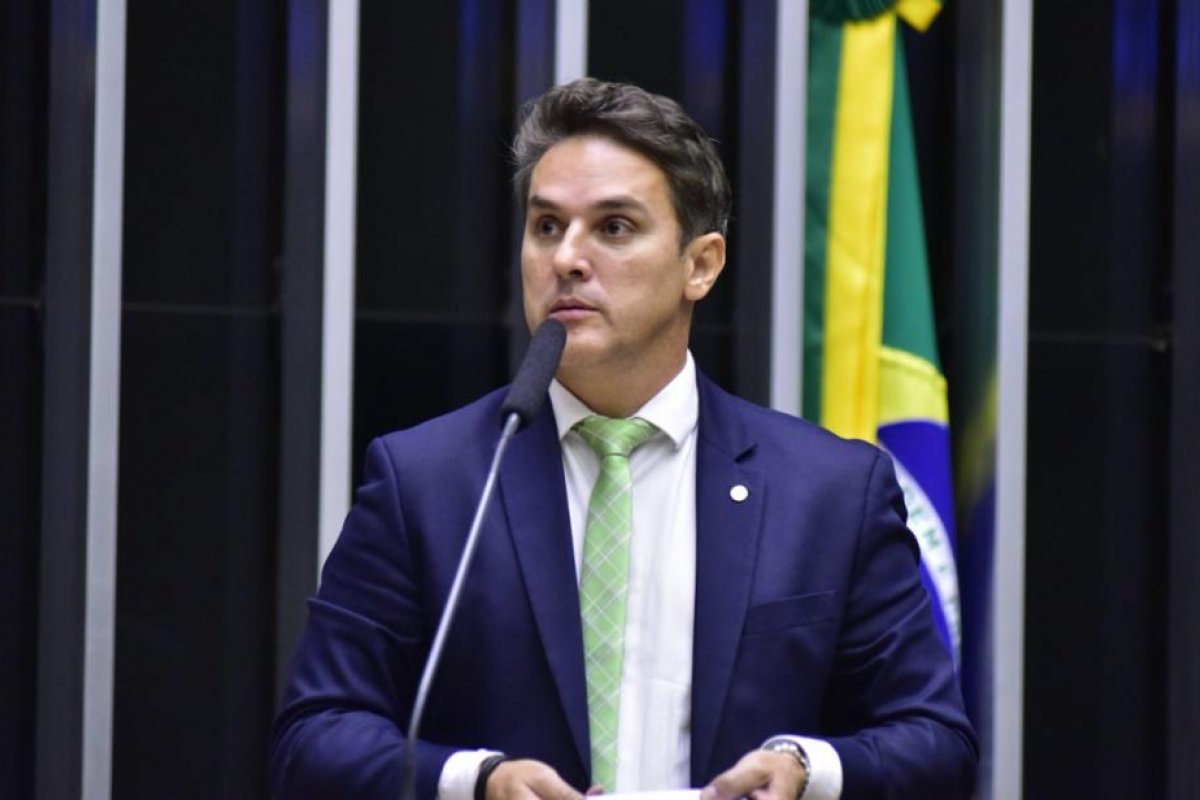 IOF: “Precedente perigoso”, afirma líder da oposição sobre decisão de Moraes