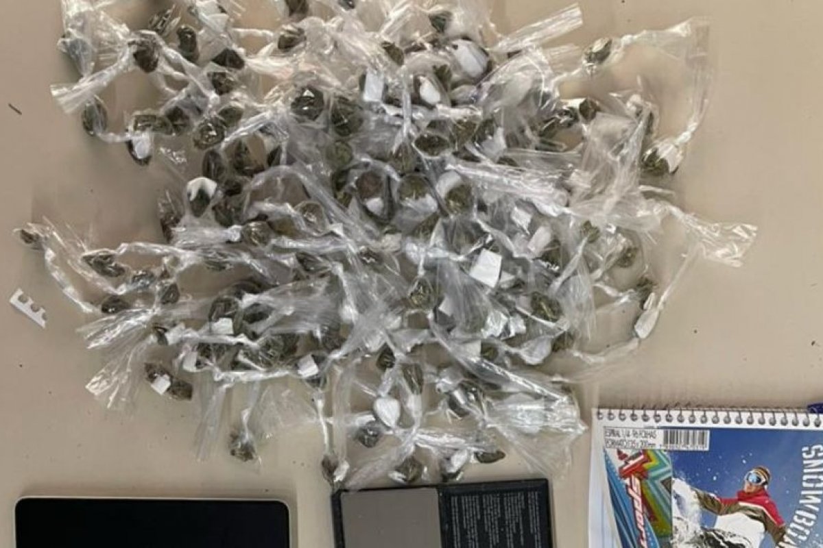 Suspeito de tráfico é preso pela PM na Mata Escura