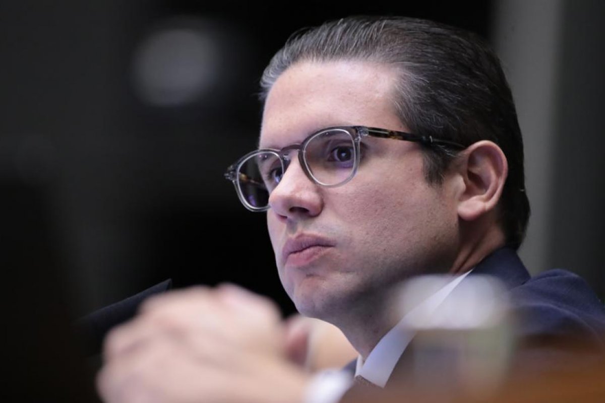 Hugo Motta admite corte em emendas parlamentares como 'contribuição'