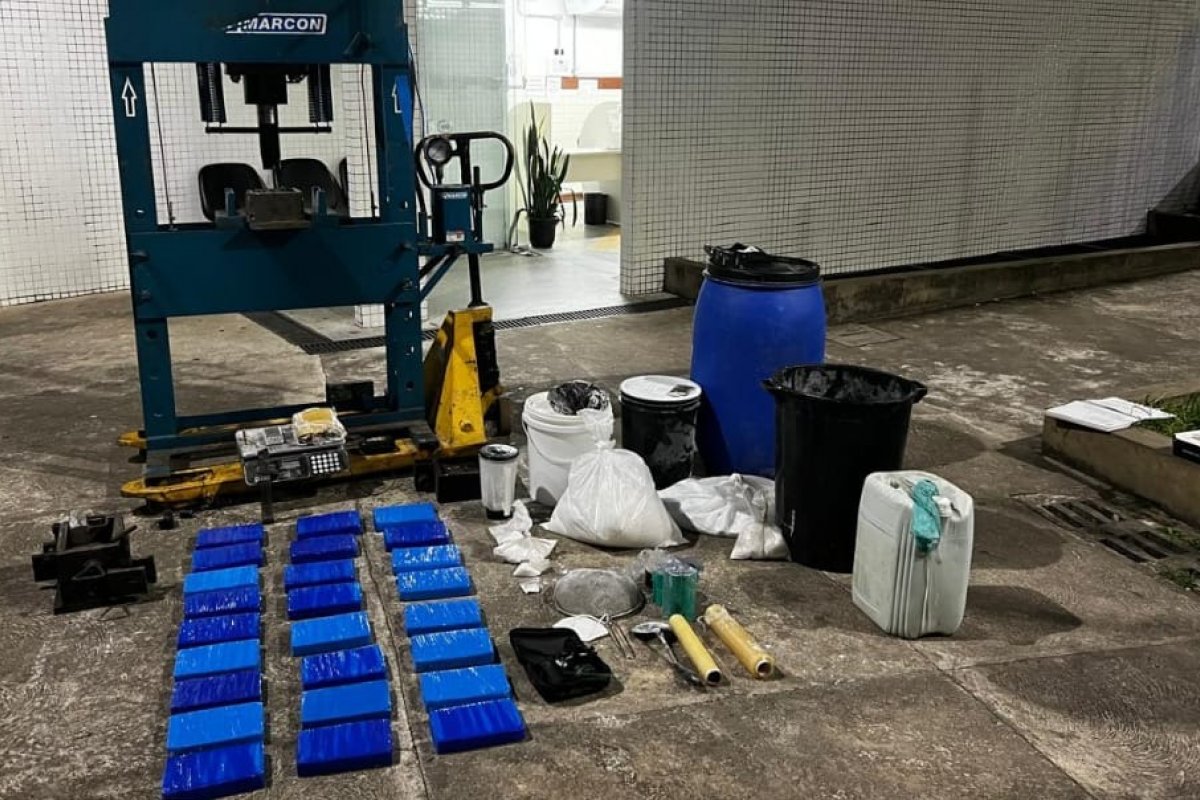 Laboratório de drogas é desmontado pela PM em Itapuã