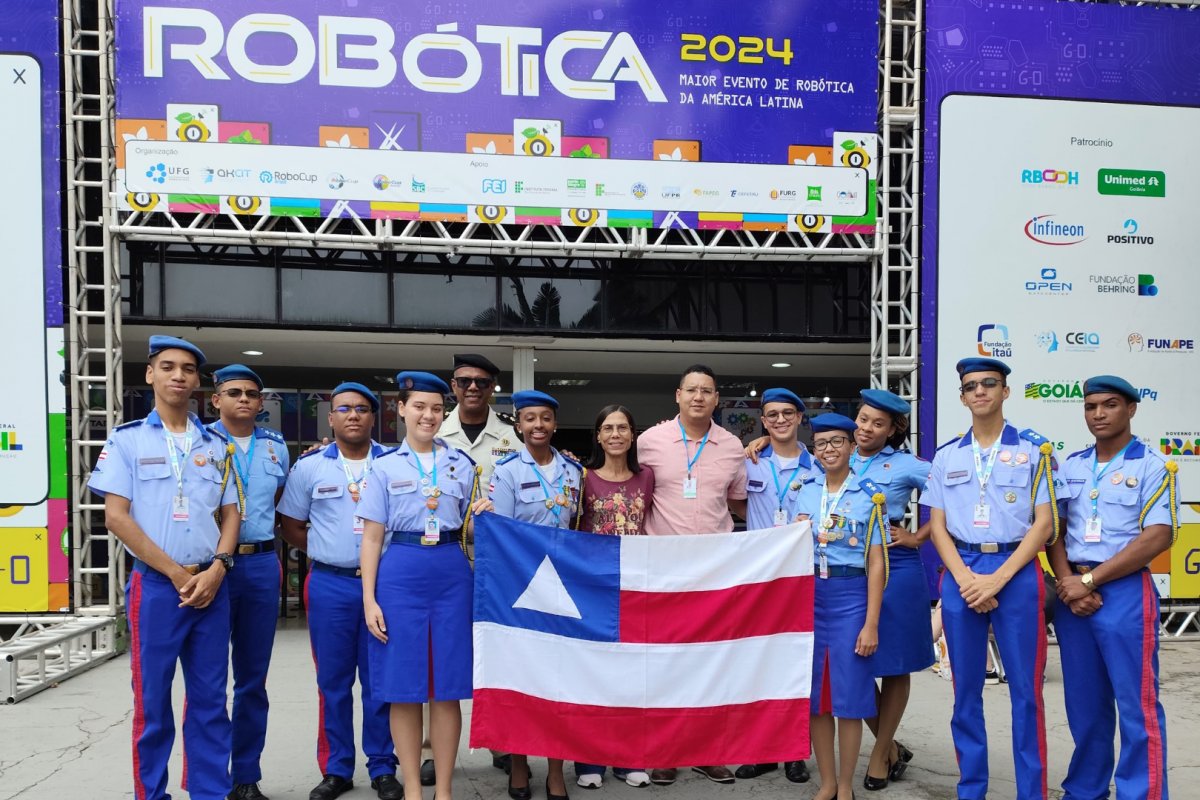 Estudantes do Colégio da Polícia Militar de Lobato vão representar a Bahia na RoboCup 2025