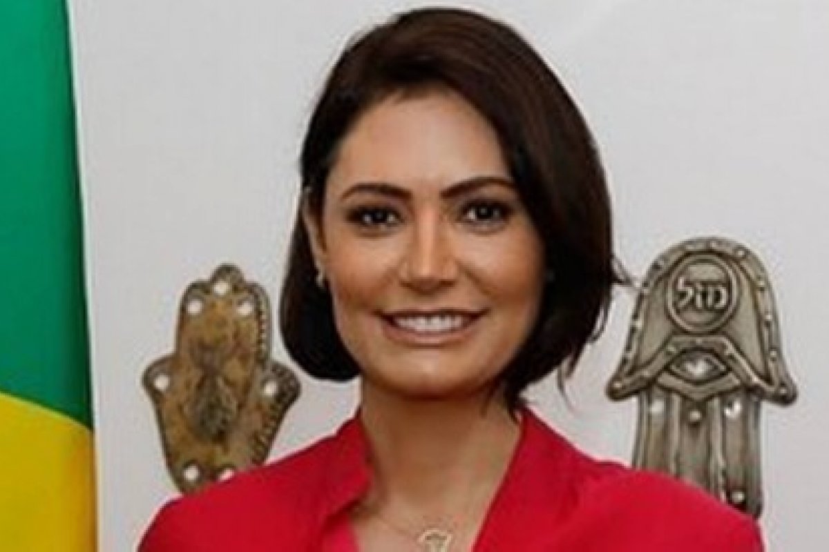 Primeira-dama convoca crianças de vídeos que viralizaram na campanha de Bolsonaro