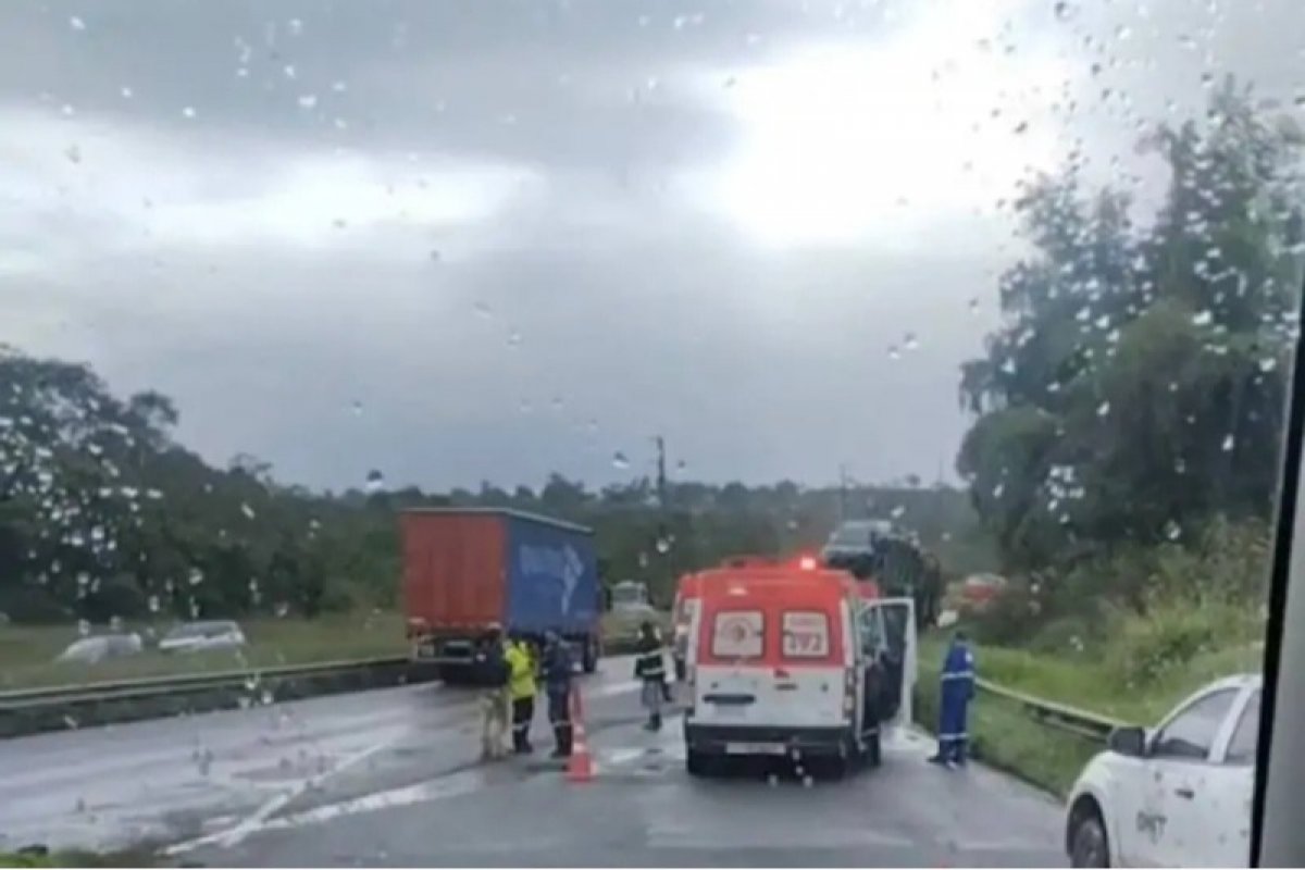 Acidente entre caminhão e carro deixa dois mortos em Conceição do Jacuípe