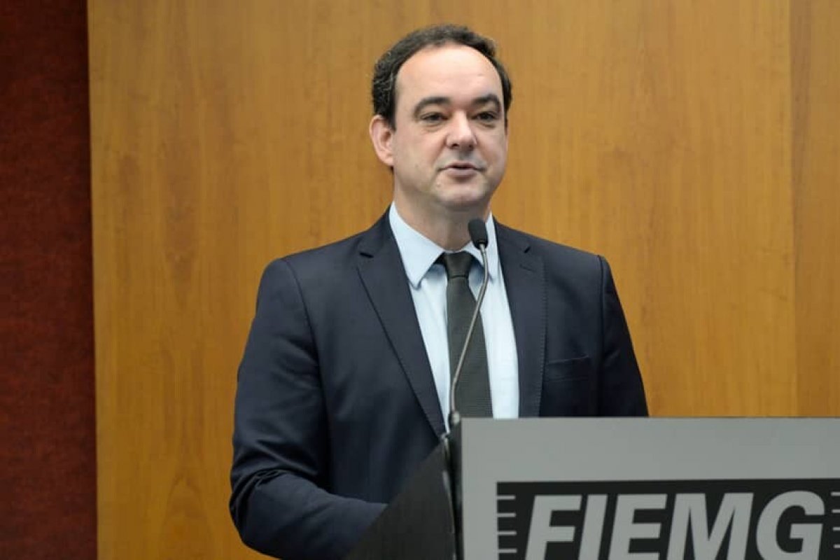 "O idiota é quem trabalha com carteira assinada", declara presidente da FIEMG